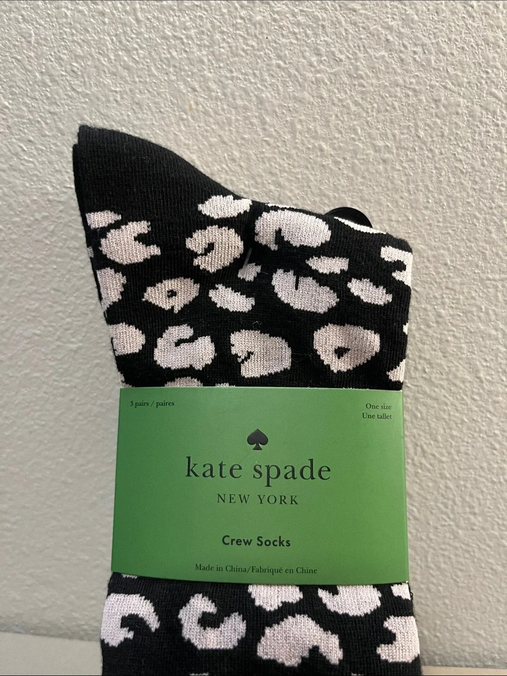 New Kate Spade Animal Print Logo Black and Ballet Pink Crew Socks NWT